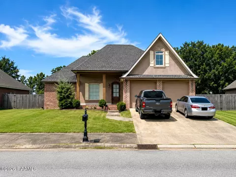 614 Southlake Cir, Youngsville, LA 70592