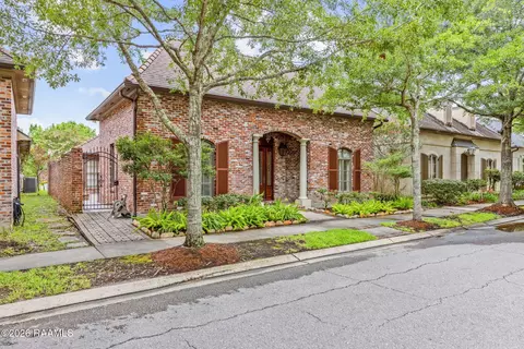 127 Woodsboro Dr, Lafayette, LA 70508