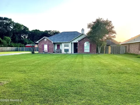 121 Lockridge Dr, Broussard, LA 70518