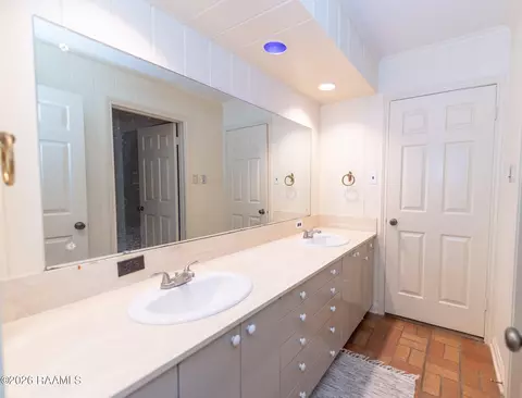 Bath - 351 N 7th St, Eunice, LA 70535 photo 3 of 6