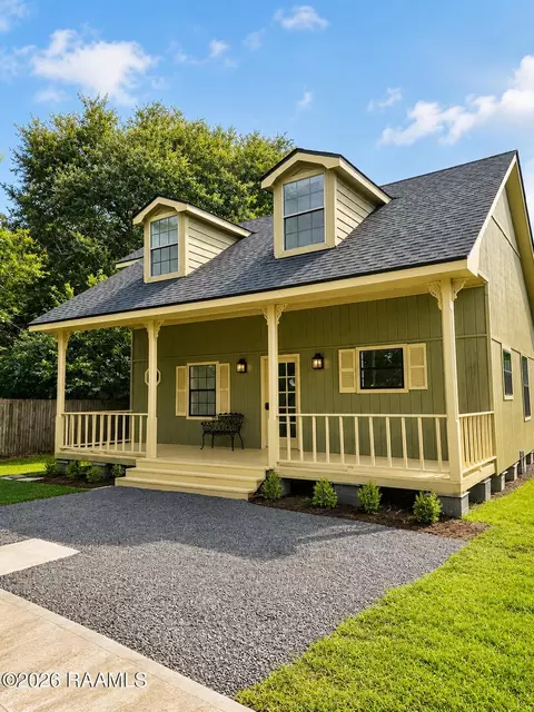 708 Patrick Dr, Broussard, LA 70518