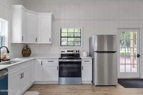 Kitchen - 708 Patrick Dr, Broussard, LA 70518 photo 3 of 4