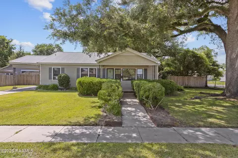 206 S Martin Luther King Jr Dr, Saint Martinville, LA 70582