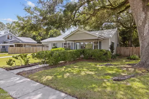 206 S Martin Luther King Jr Dr, Saint Martinville, LA 70582