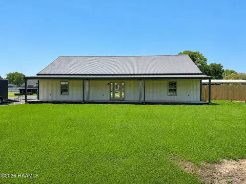 422 Longwood Dr, Opelousas, LA 70570