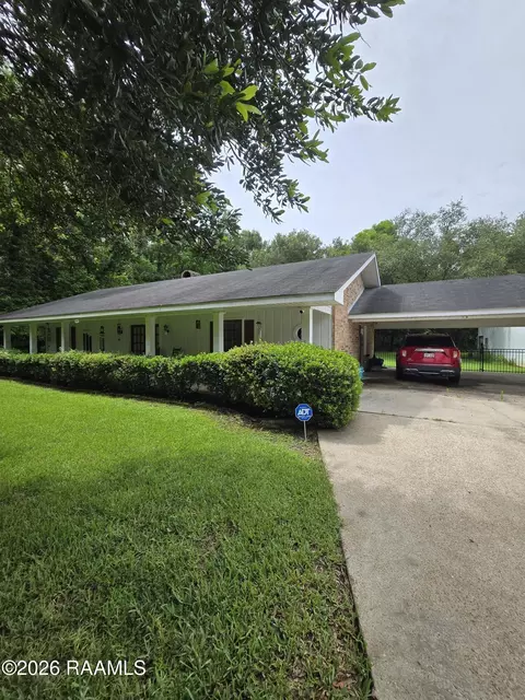 102 Pirogue Rd, Carencro, LA 70520