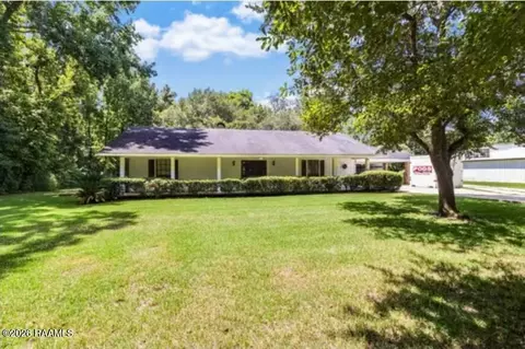 102 Pirogue Rd, Carencro, LA 70520