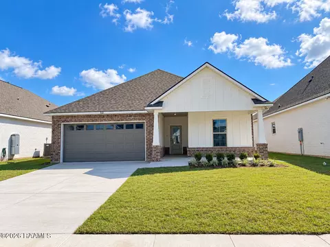 102 Crescent Row, Broussard, LA 70518