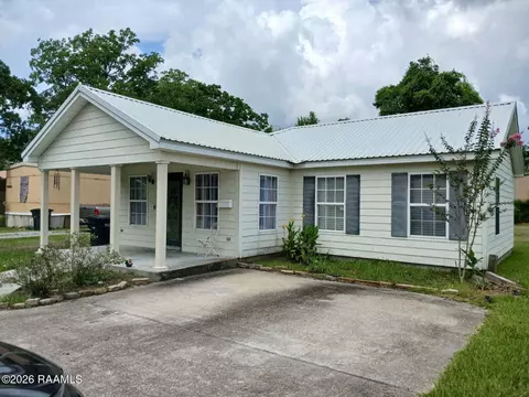 202 Fontelieu Dr, New Iberia, LA 70560