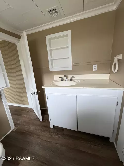 Bath - 604 N Lejeune Ave, Kaplan, LA 70548 photo 4 of 4