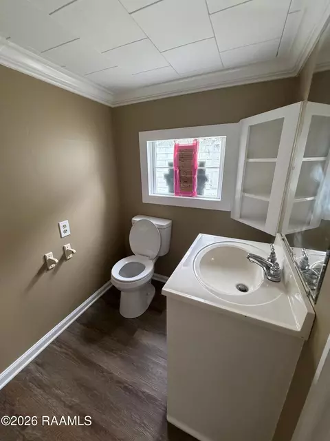 Bath - 604 N Lejeune Ave, Kaplan, LA 70548 photo 2 of 4