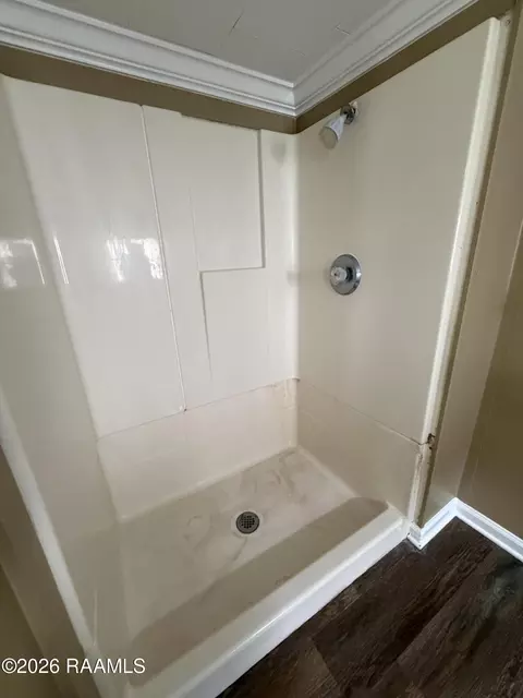 Bath - 604 N Lejeune Ave, Kaplan, LA 70548 photo 1 of 4