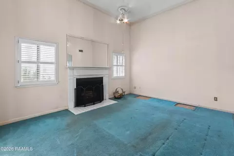 Living - 3500 E Simcoe St #31, Lafayette, LA 70501 photo 1 of 2