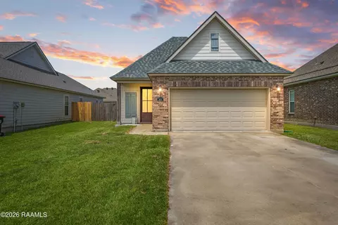 305 Adry Ln, Youngsville, LA 70592