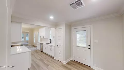 Entry Way - 717 E 7th St, Crowley, LA 70526 photo 6 of 6