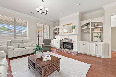 Living - 202 Doyle Dr, Lafayette, LA 70508 photo 1 of 4