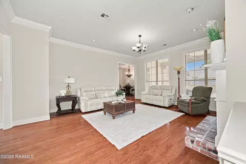 Living - 202 Doyle Dr, Lafayette, LA 70508 photo 4 of 4