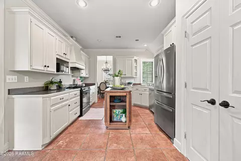 Kitchen - 202 Doyle Dr, Lafayette, LA 70508 photo 4 of 4