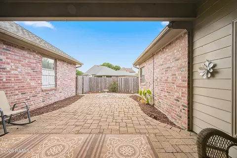 Exterior - 202 Doyle Dr, Lafayette, LA 70508 photo 6 of 9