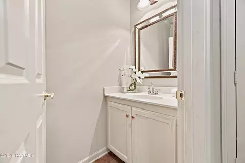 Bath - 202 Doyle Dr, Lafayette, LA 70508 photo 4 of 5