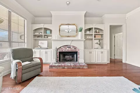 Living - 202 Doyle Dr, Lafayette, LA 70508 photo 3 of 4