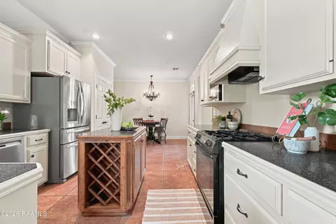 Kitchen - 202 Doyle Dr, Lafayette, LA 70508 photo 2 of 4