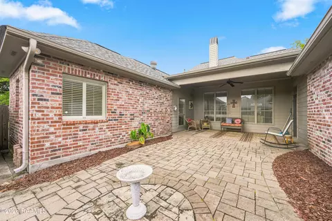 Exterior - 202 Doyle Dr, Lafayette, LA 70508 photo 5 of 9