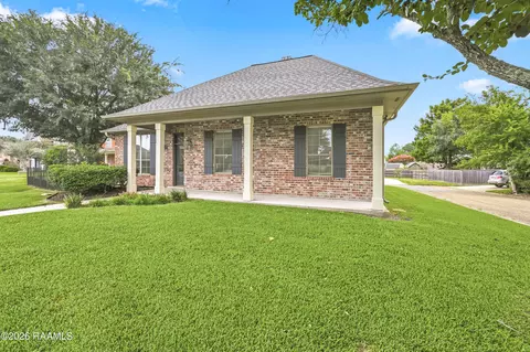 Exterior - 202 Doyle Dr, Lafayette, LA 70508 photo 2 of 9