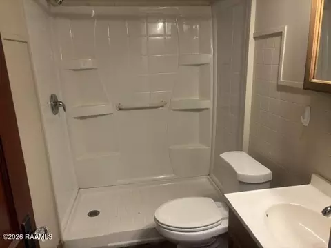 Bath - 1130 W Park Ave, Eunice, LA 70535 photo 1 of 2