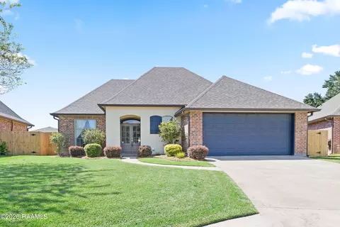 120 Meadow Lake Dr, Youngsville, LA 70592