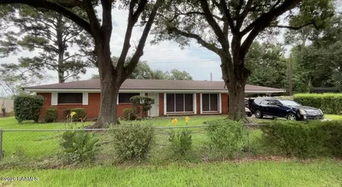 325 Elmore St, Saint Martinville, LA 70582
