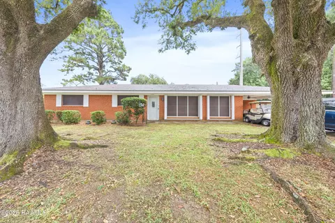 325 Elmore St, Saint Martinville, LA 70582