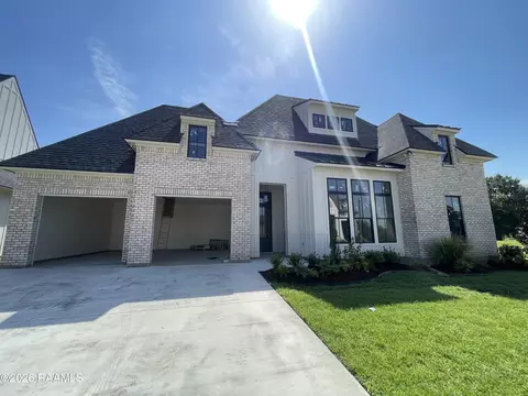 311 Cliffside Dr, Youngsville, LA 70592