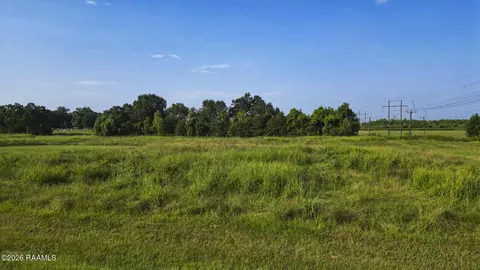 102 Birdie Ln, Broussard, LA 70518