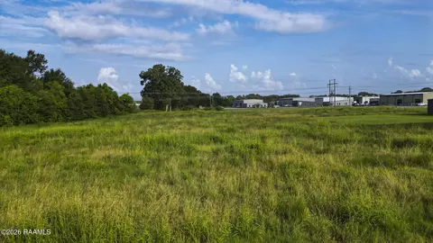 202 Dairy Ln, Broussard, LA 70518