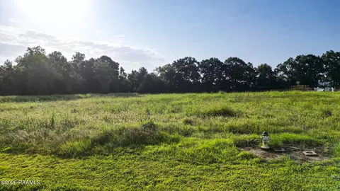 207 Dairy Ln, Broussard, LA 70518