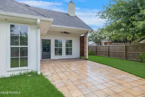 Exterior - 514 Pear Tree Cir, Broussard, LA 70518 photo 5 of 5