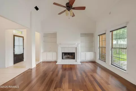 Living - 514 Pear Tree Cir, Broussard, LA 70518 photo 1 of 3