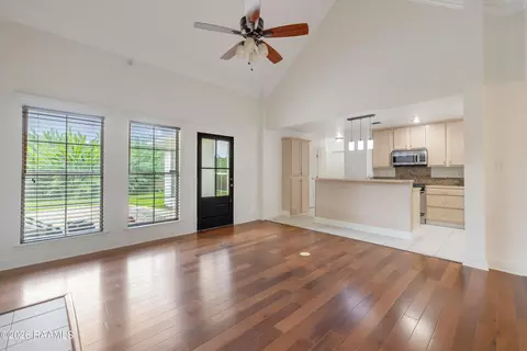 Living - 514 Pear Tree Cir, Broussard, LA 70518 photo 2 of 3