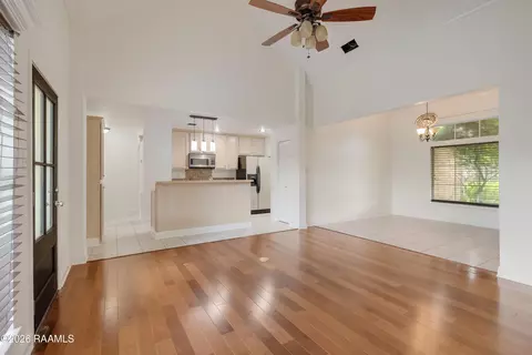 Living - 514 Pear Tree Cir, Broussard, LA 70518 photo 3 of 3