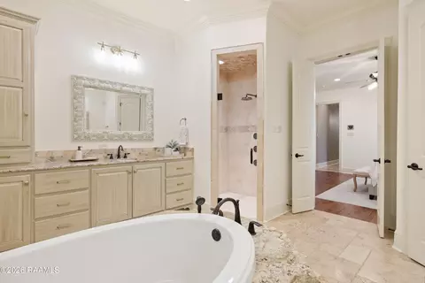 Bath - 125 Edith Rd, Lafayette, LA 70508 photo 4 of 4