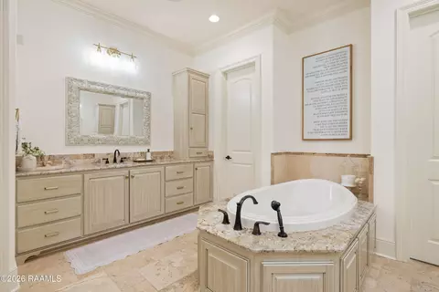 Bath - 125 Edith Rd, Lafayette, LA 70508 photo 3 of 4