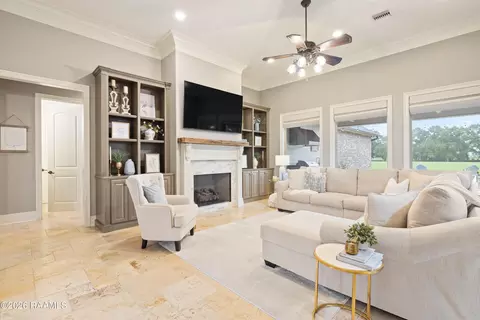 Living - 125 Edith Rd, Lafayette, LA 70508 photo 2 of 3
