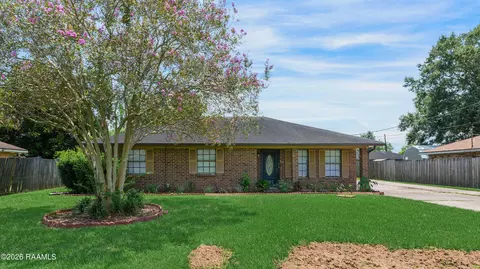 941 Begnaud St, Breaux Bridge, LA 70517