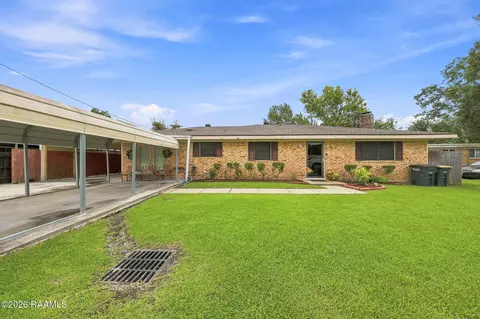 525 Fontelieu Dr, New Iberia, LA 70560