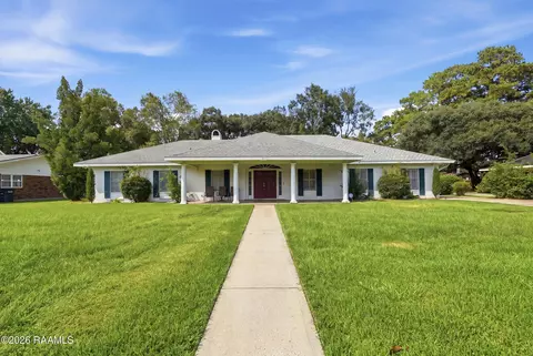408 Wildwood Dr, New Iberia, LA 70560
