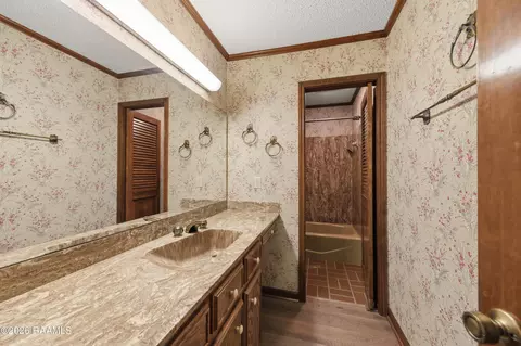 Bath - 522 Claude St, Breaux Bridge, LA 70517 photo 4 of 4