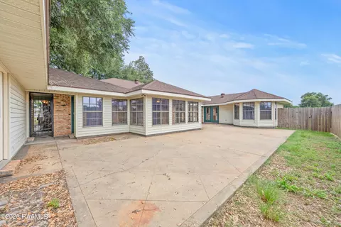 Exterior - 522 Claude St, Breaux Bridge, LA 70517 photo 5 of 6