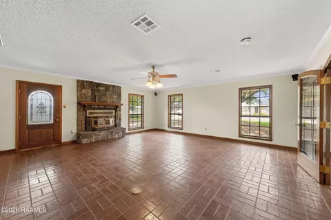 Living - 522 Claude St, Breaux Bridge, LA 70517 photo 1 of 6