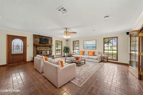 Living - 522 Claude St, Breaux Bridge, LA 70517 photo 6 of 6
